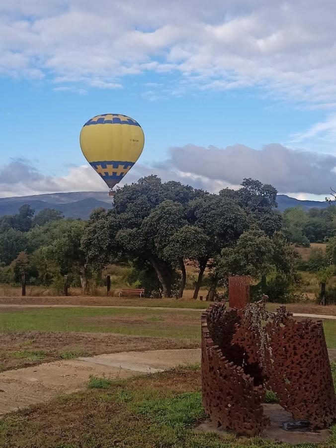 Casa Rural De Un Artista En Plena Naturaleza Piscina Y Parque De Esculturas En Villarcayo Exterior foto